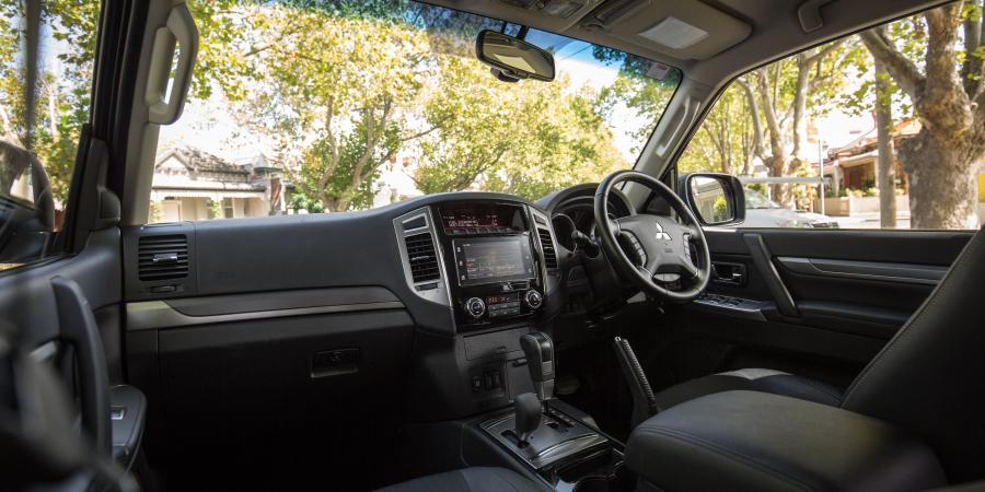 Торпедо Mitsubishi Pajero 5-Door 2014 года  (AU) (фото 20 из 40)